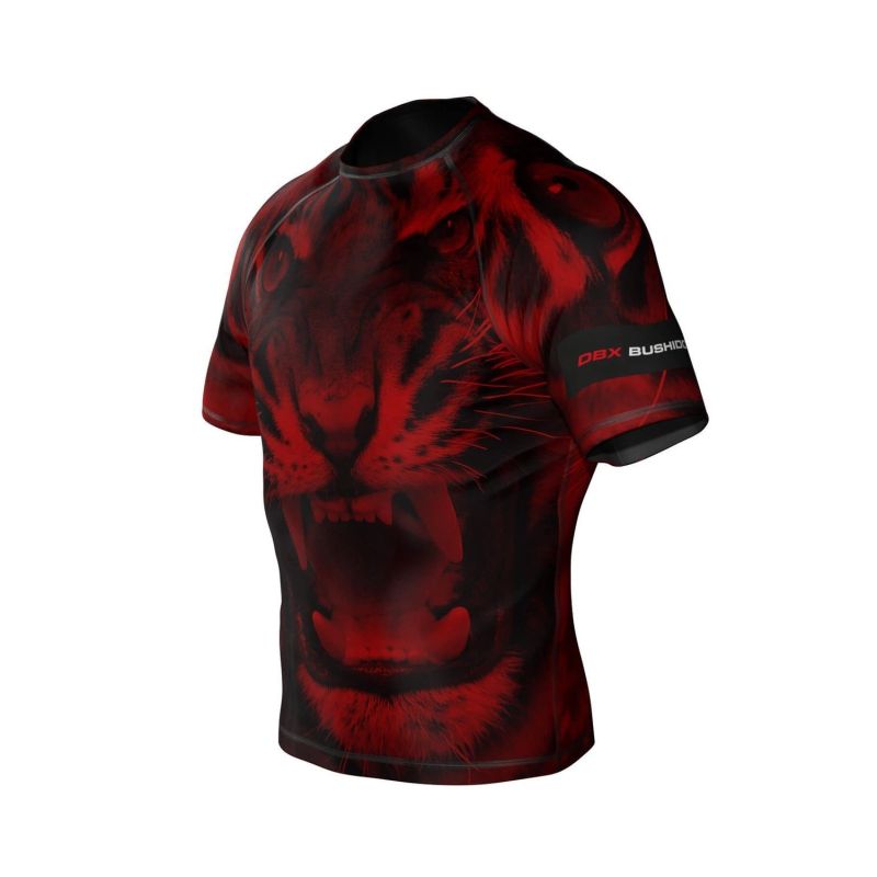 The "Leone" compression Rashguard shirt is made of DBX MORE DRY M material.