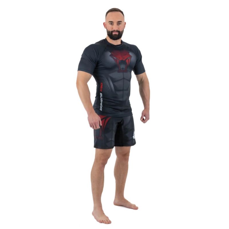 The "Snake" compression Rashguard shirt is made of DBX MORE DRY M material.