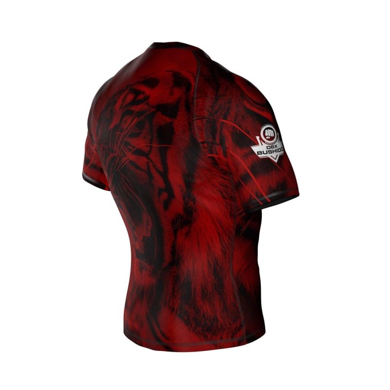 The "Leone" compression Rashguard shirt is made of DBX MORE DRY M material.