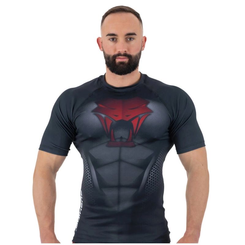 The "Snake" compression Rashguard shirt is made of DBX MORE DRY M material.